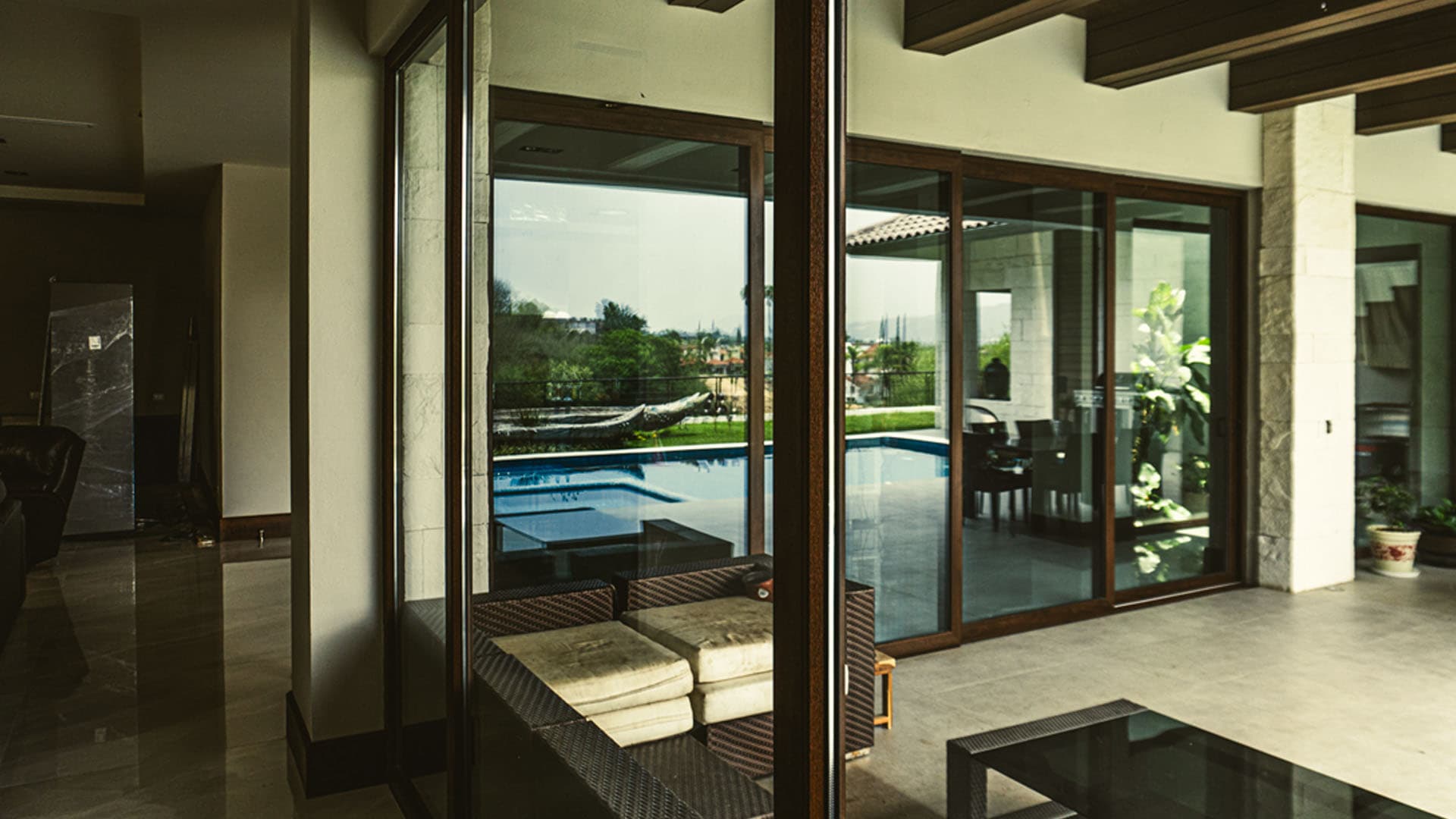 Elegancia, protección y seguridad para tu hogar.